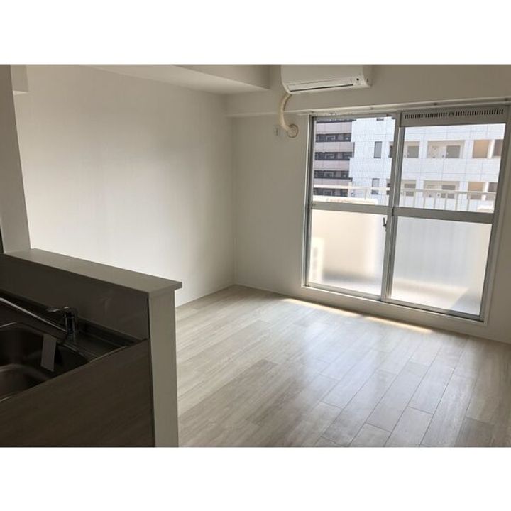 サンパレス植田の居間