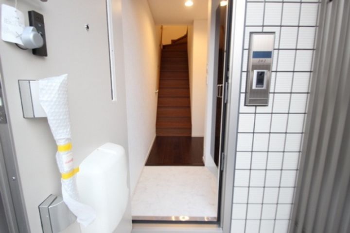 レジデンス阿品の玄関