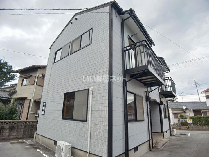 クリスタルメゾン中白川Aの外観