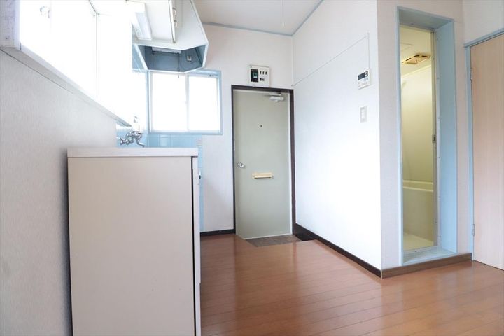 コーポもろやまの玄関