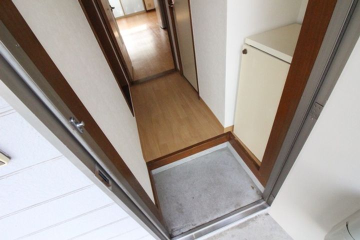 グリーンパレス京山B棟の玄関