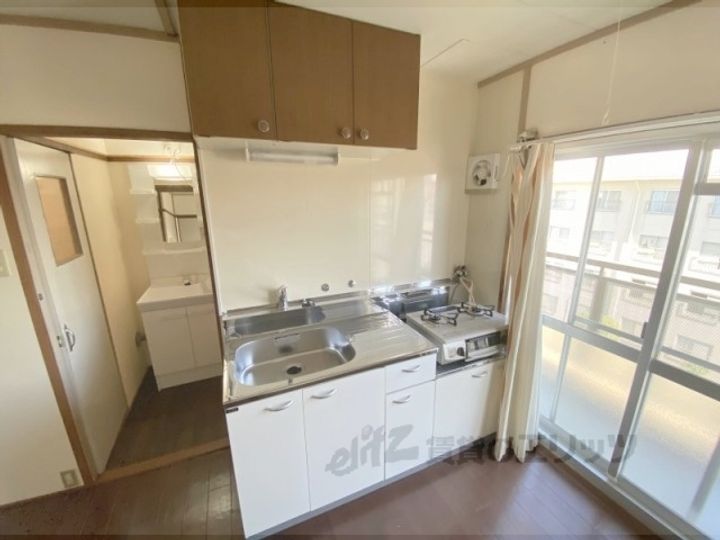 御殿山コーポB棟のキッチン