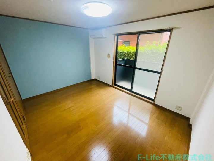 グリーンヒル黒髪の居間