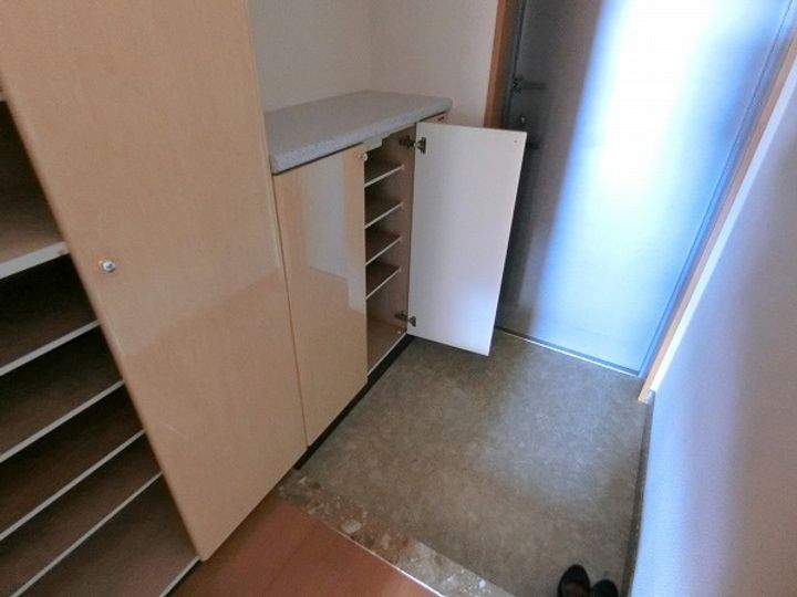 セレナハイム水戸南町の玄関