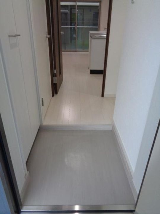 HABITATION lelaの玄関