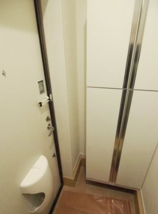 レフィナード小竹の玄関