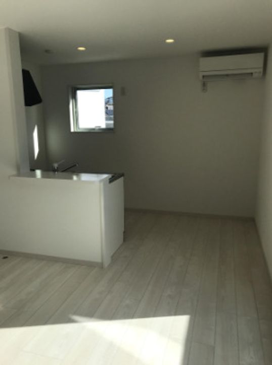 アールユー香住ヶ丘の居間