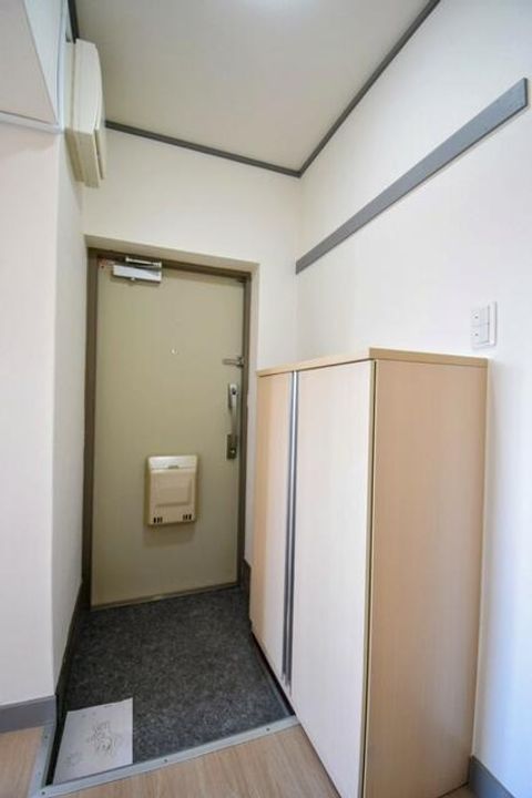 諏訪原団地1街区1号棟の玄関