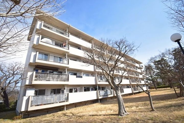 諏訪原団地1街区1号棟の外観