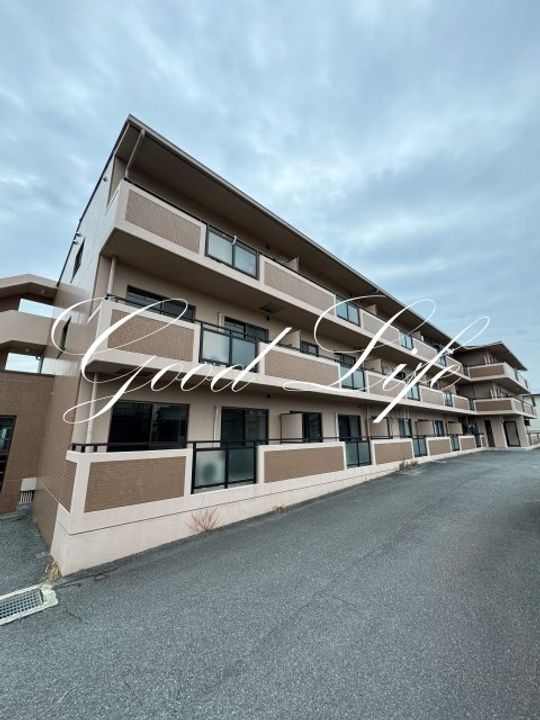 兵庫県加東市社(マンション)の賃貸物件の外観