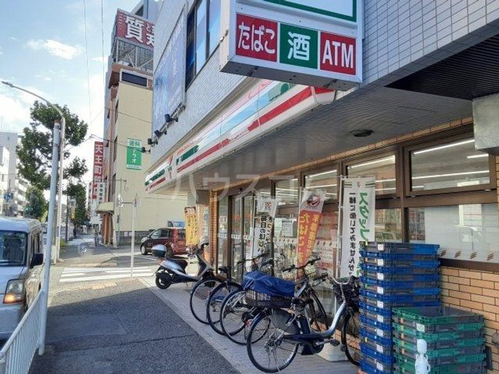 メゾン・デ・ベルテの周辺