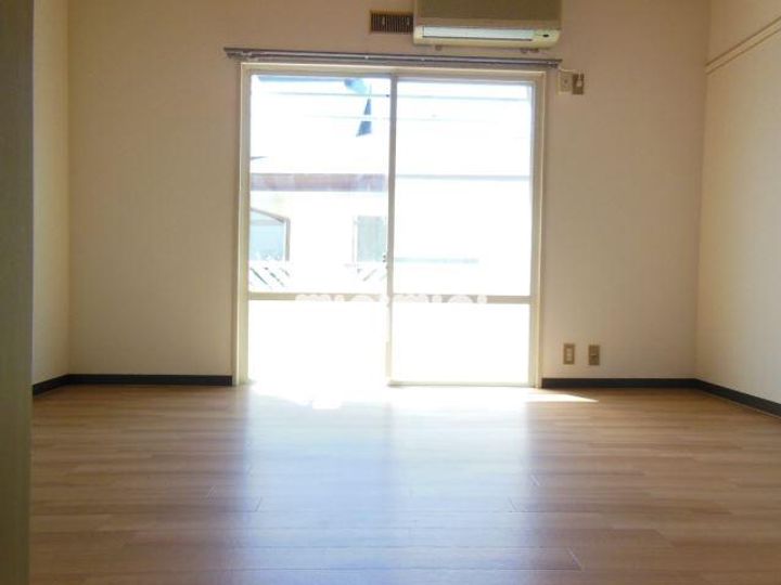 ヒカリハイムの居間