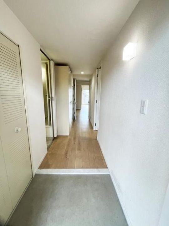 新越谷スカイハイツの玄関