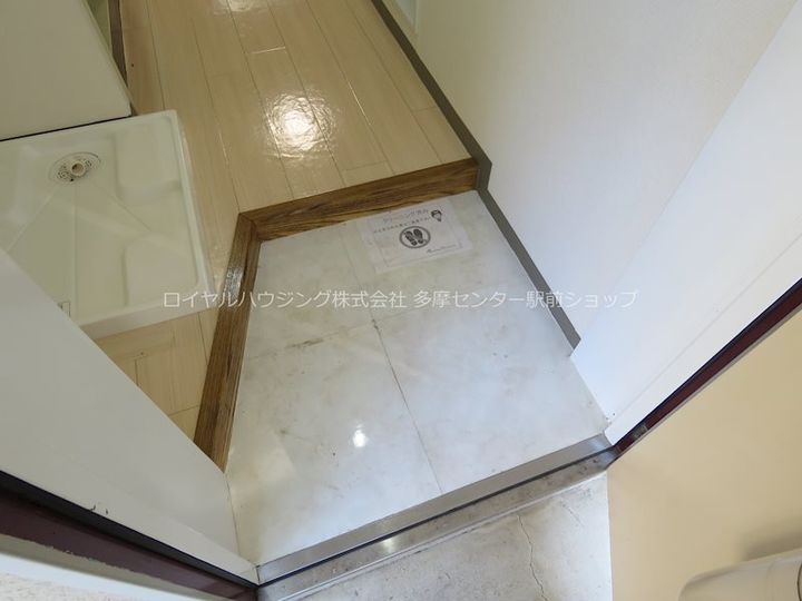 リバーブル堀之内の玄関