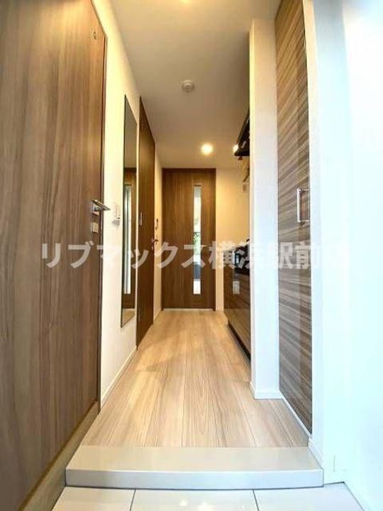 神奈川県横浜市中区弥生町4(マンション)の賃貸物件の玄関