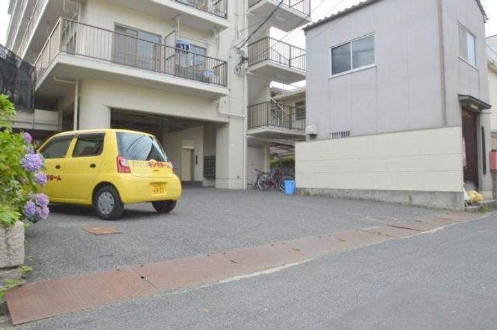 ニューメゾン近藤の地図