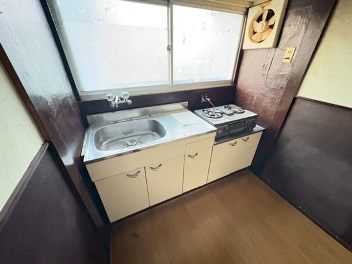 國杭アパート奥のキッチン