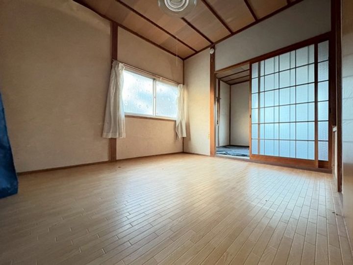 國杭アパート奥の内装