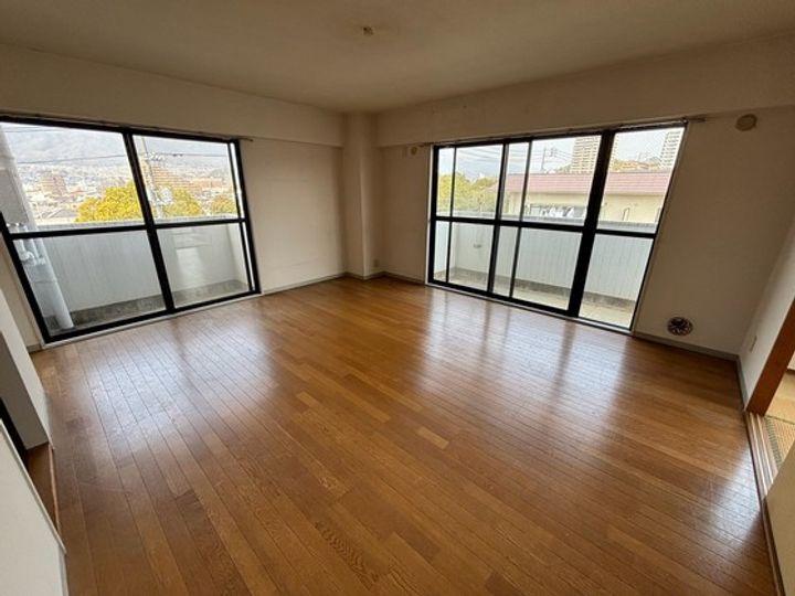 ムロヤビルの居間