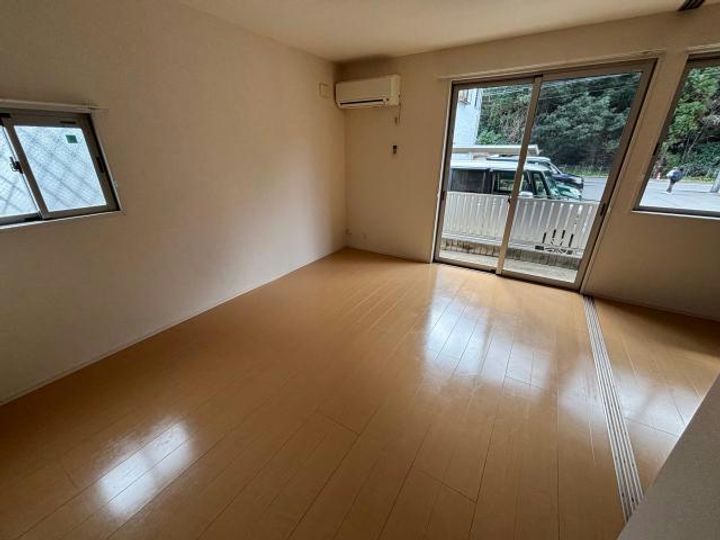 ネクサス2の居間