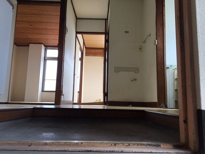 沼田ビルの玄関
