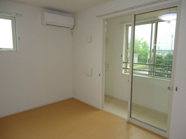 新潟県新潟市中央区紫竹山2(アパート)の賃貸物件の居間