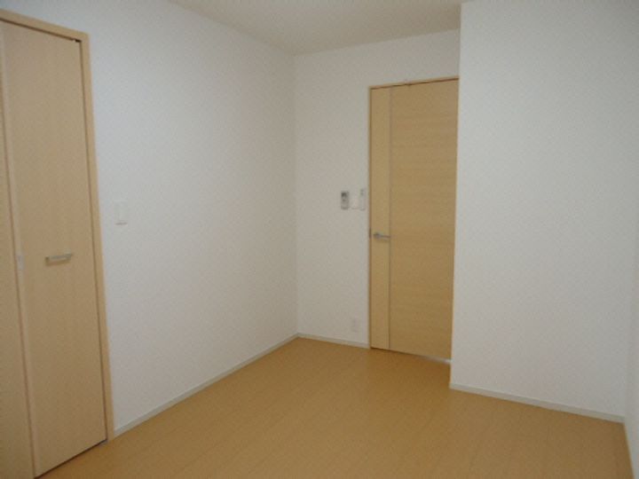 新潟県新潟市中央区紫竹山2(アパート)の賃貸物件の居間