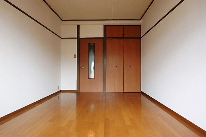 大徳ビルの居間