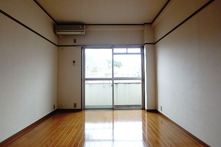 大徳ビルの居間