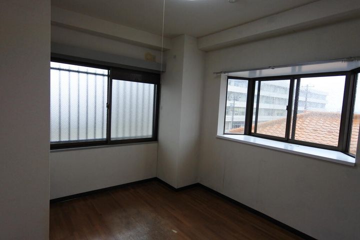 ロイヤルハイム西の居間