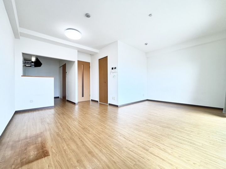 栗真MSビルの居間