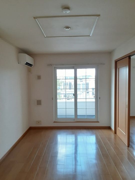 ネオ・コートIの居間