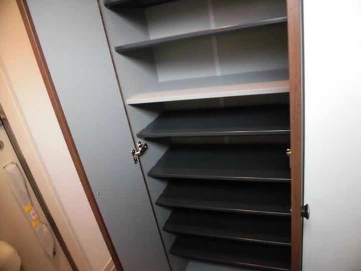 サンライズ百草園Aの玄関