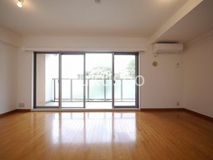 カッシア横濱ガーデン山の居間