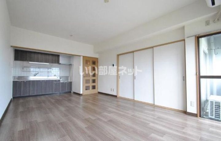 サニーヒル会瀬 2号館の居間