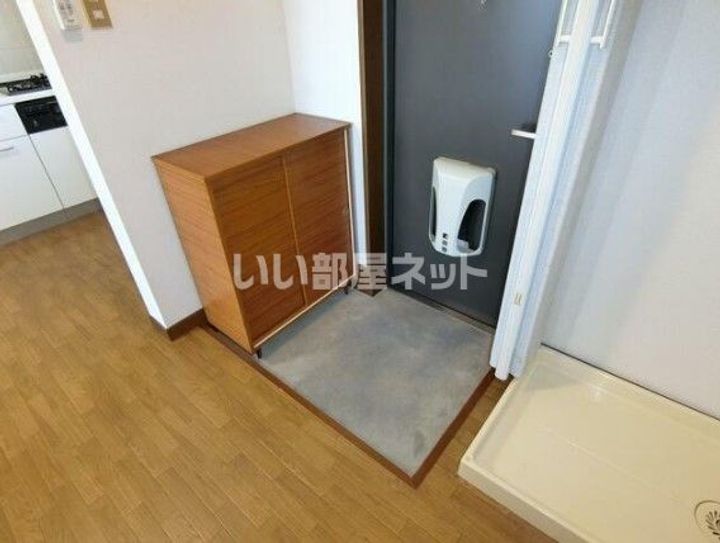 小川ハイツの玄関