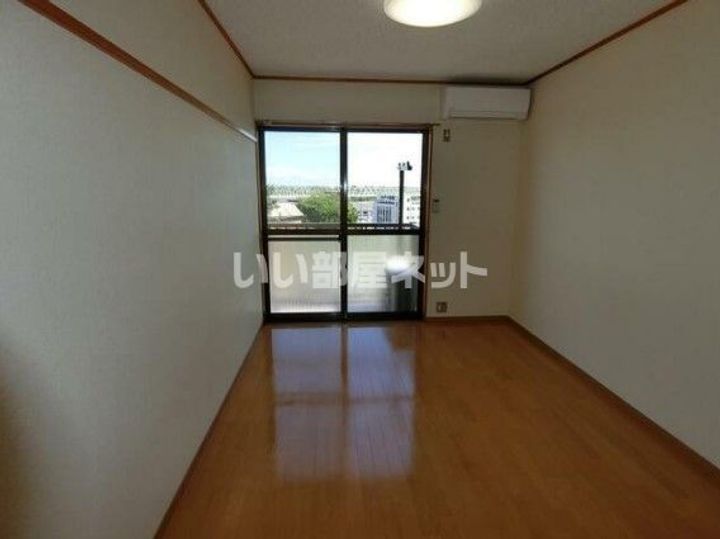 小川ハイツの居間