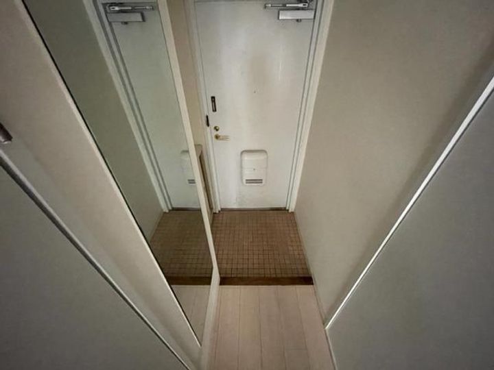 奈良町ハイツの玄関