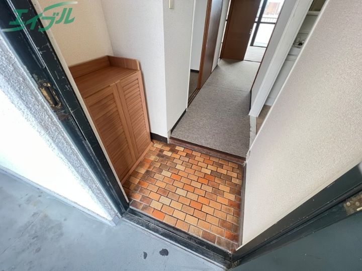 第三セントラルビルの玄関