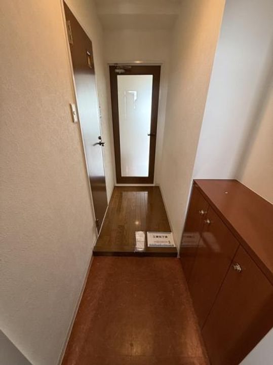 大阪府寝屋川市石津元町(マンション)の賃貸物件の玄関
