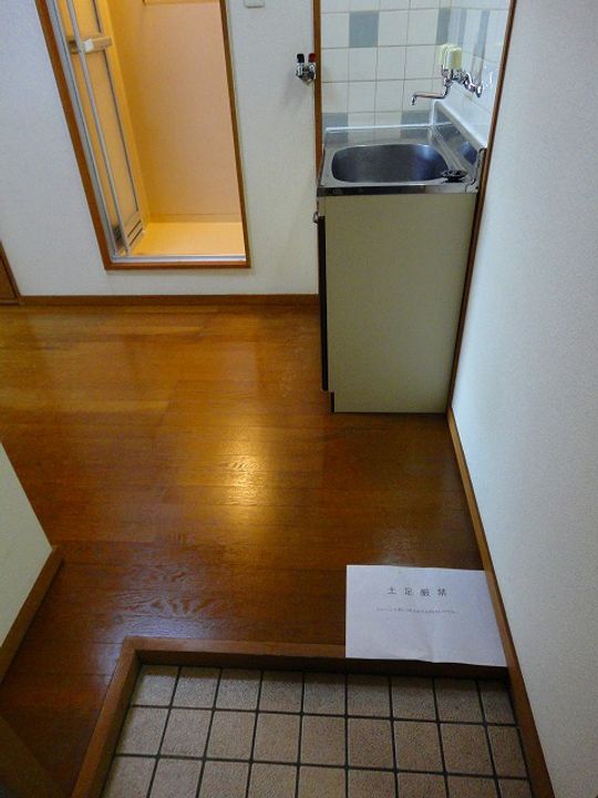 リバティ都島の玄関