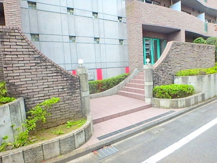 東京都稲城市東長沼の賃貸マンションの地図