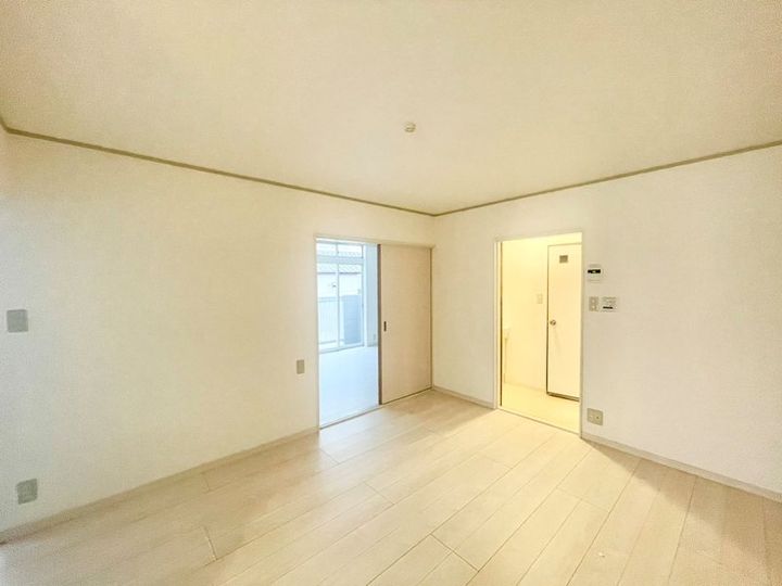 ★敷地内P付き★家賃5.5万円で住める2LDKの玄関