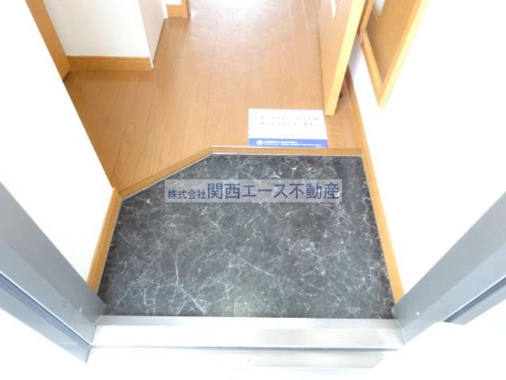 レオパレス島之内の玄関