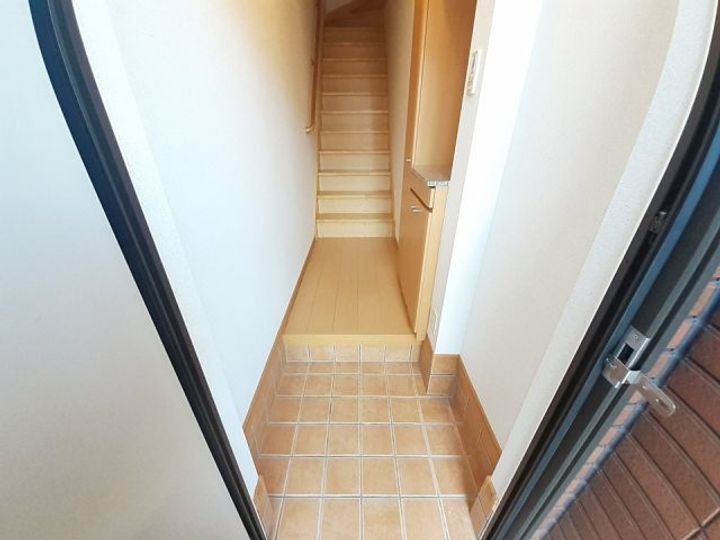 グラース・ミニョン Iの玄関