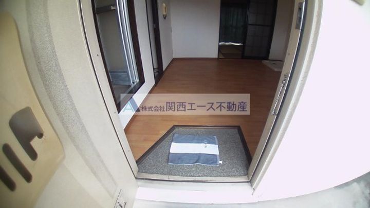 ファミール1号棟の玄関