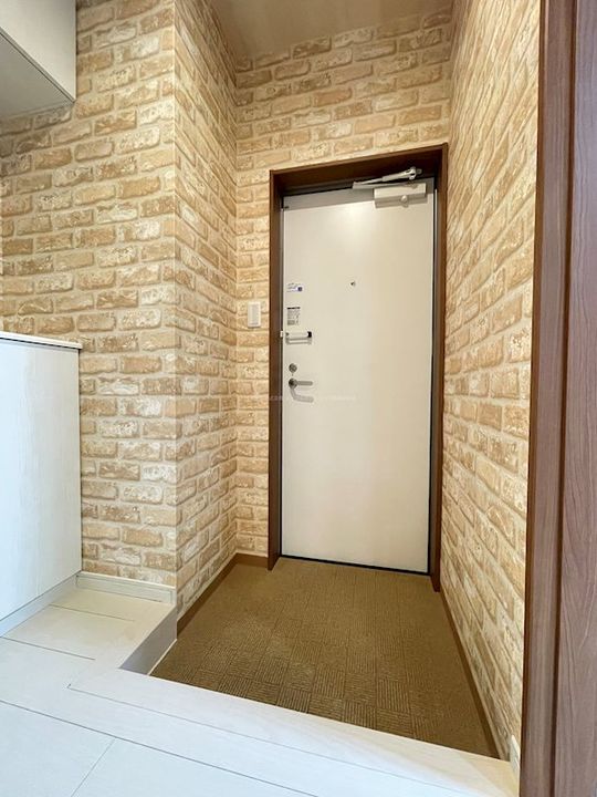 フェルディ女池西の玄関