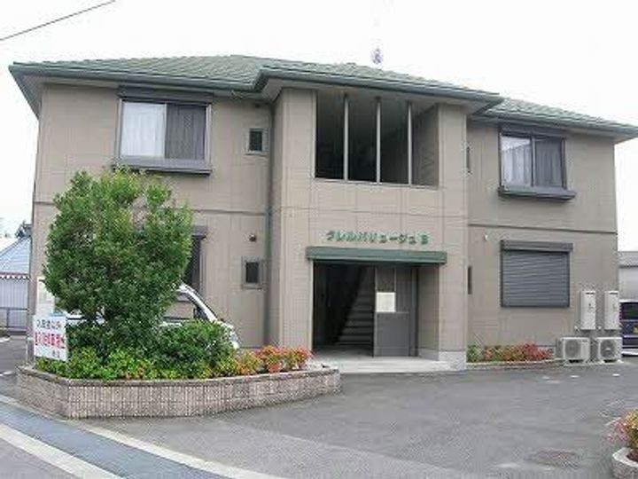 クレルバリュージュ B棟の外観