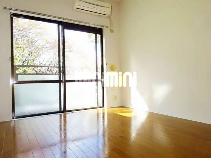 クリオ妙蓮寺参番館の居間