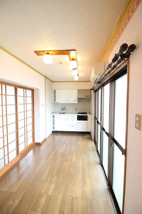 フラワーマンションの居間